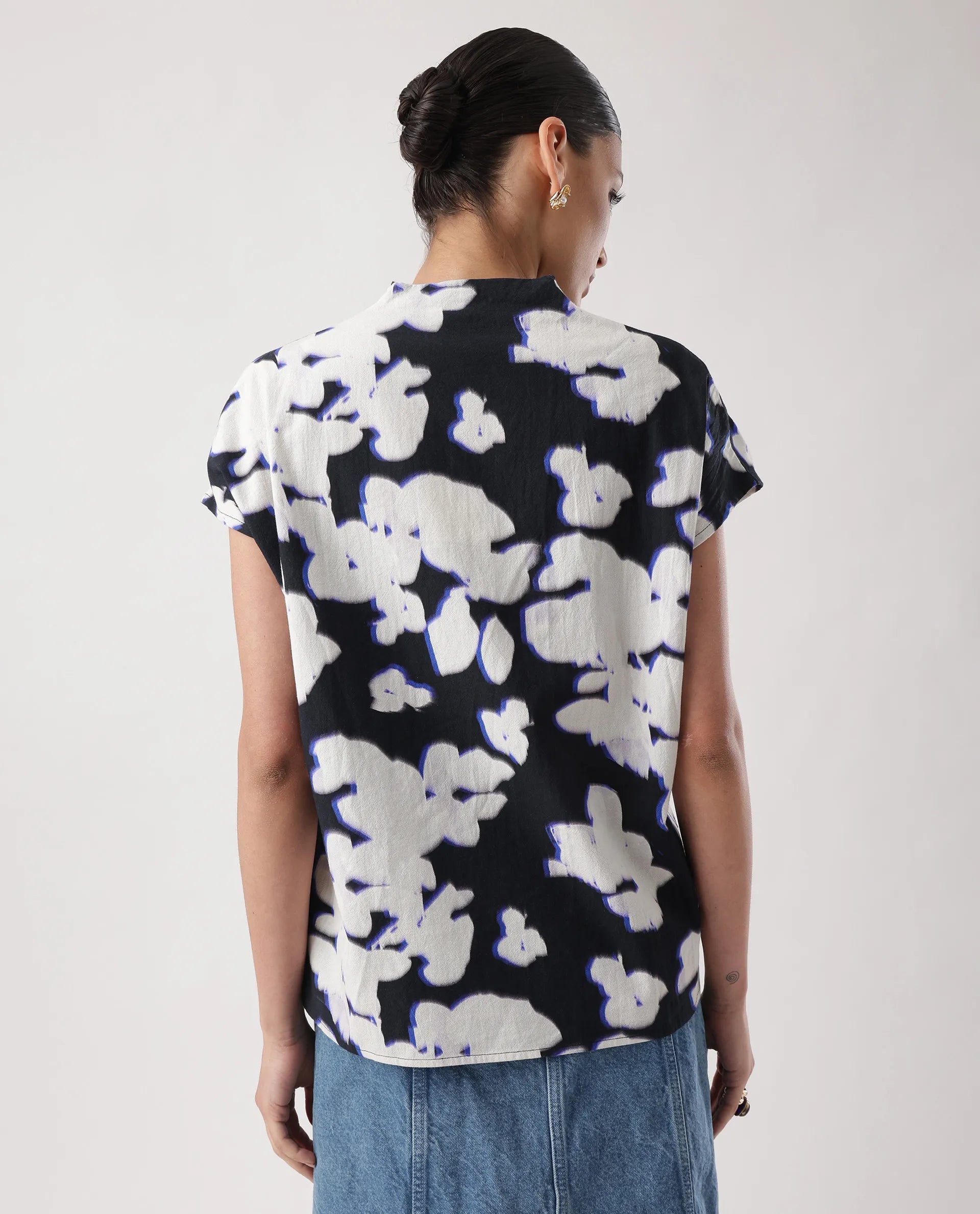 Rareism Women Janfara-T Black 100%Cotton Fabric Extended Sleeve V-Neck Neck Regular Fit Abstract Print Top
