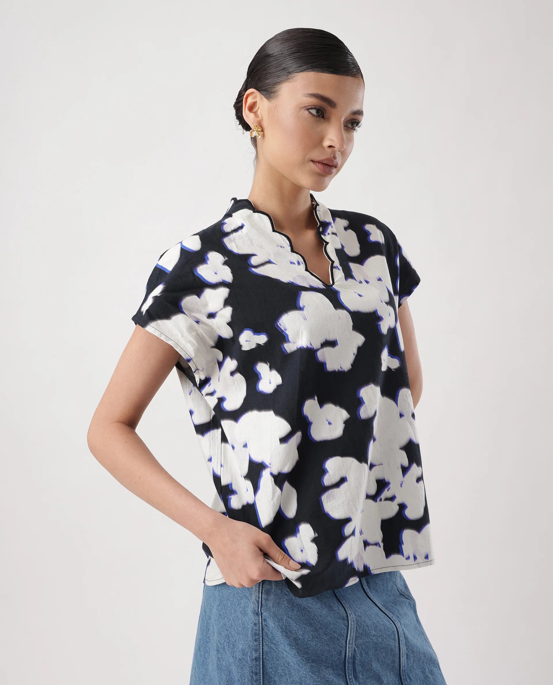 Rareism Women Janfara-T Black 100%Cotton Fabric Extended Sleeve V-Neck Neck Regular Fit Abstract Print Top