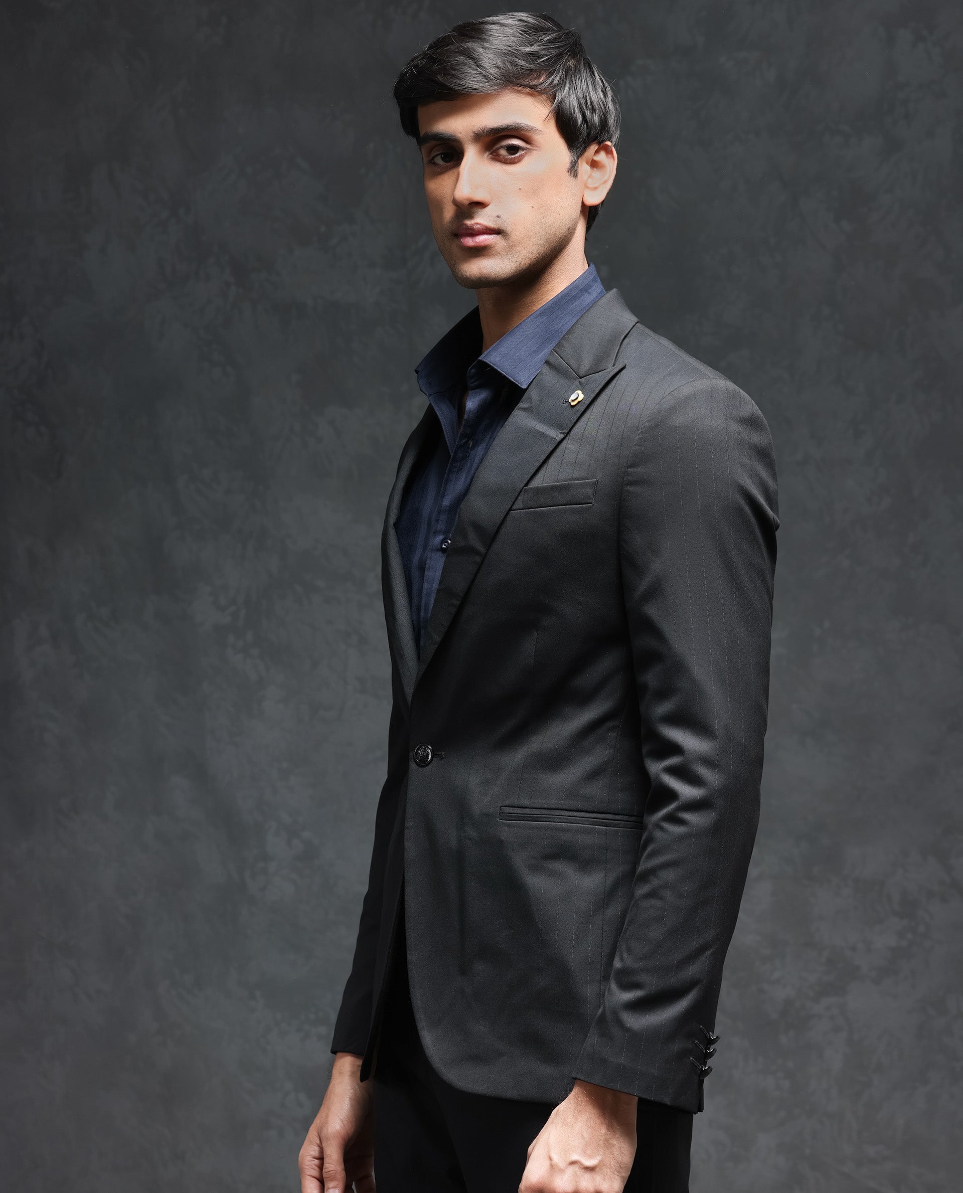 Rare Rabbit Men's Larkin Black Polyester Viscose Fabric Peak Lapel Button Closure Single Breasted Lurex Stripe Suits
