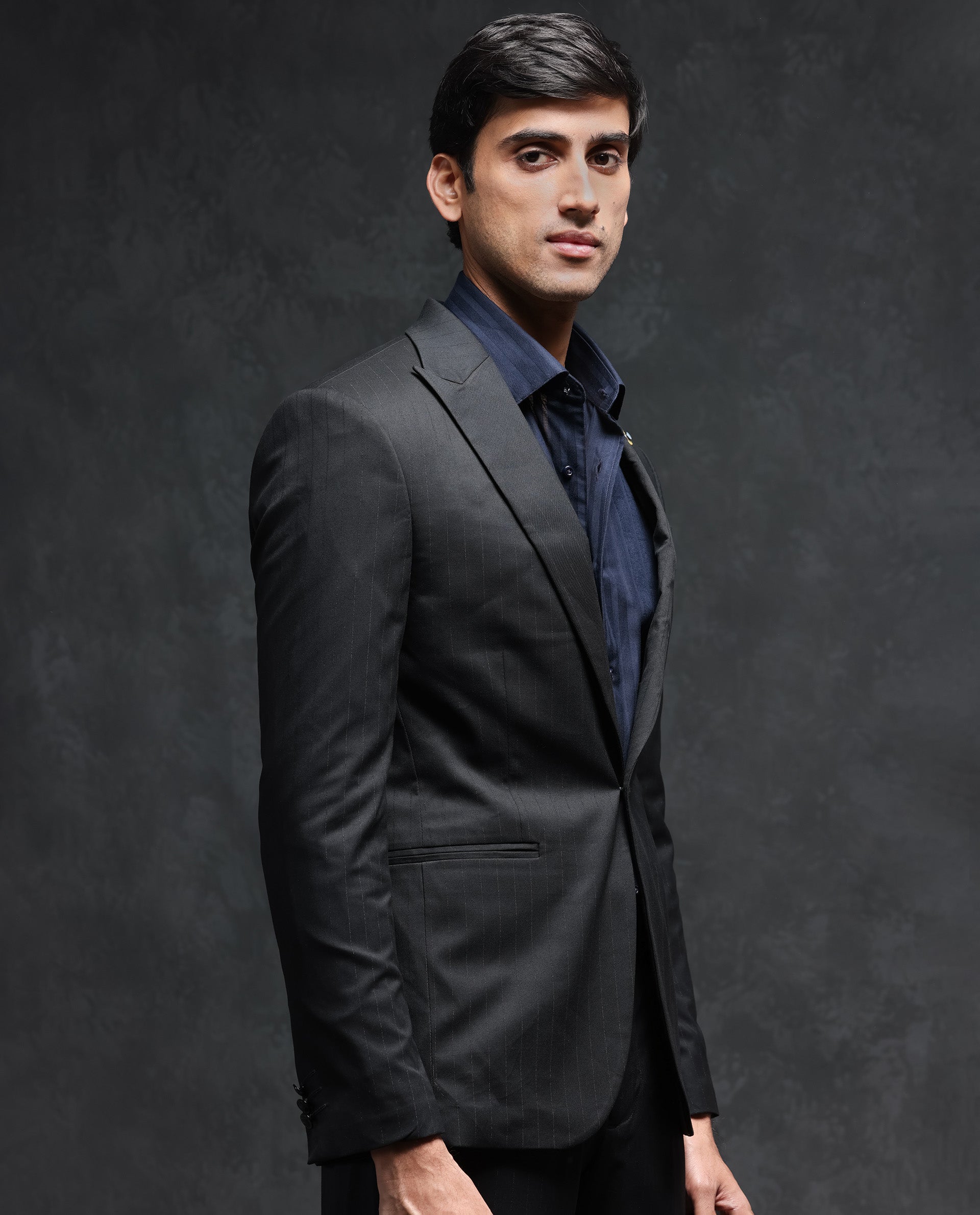 Rare Rabbit Men's Larkin Black Polyester Viscose Fabric Peak Lapel Button Closure Single Breasted Lurex Stripe Suits