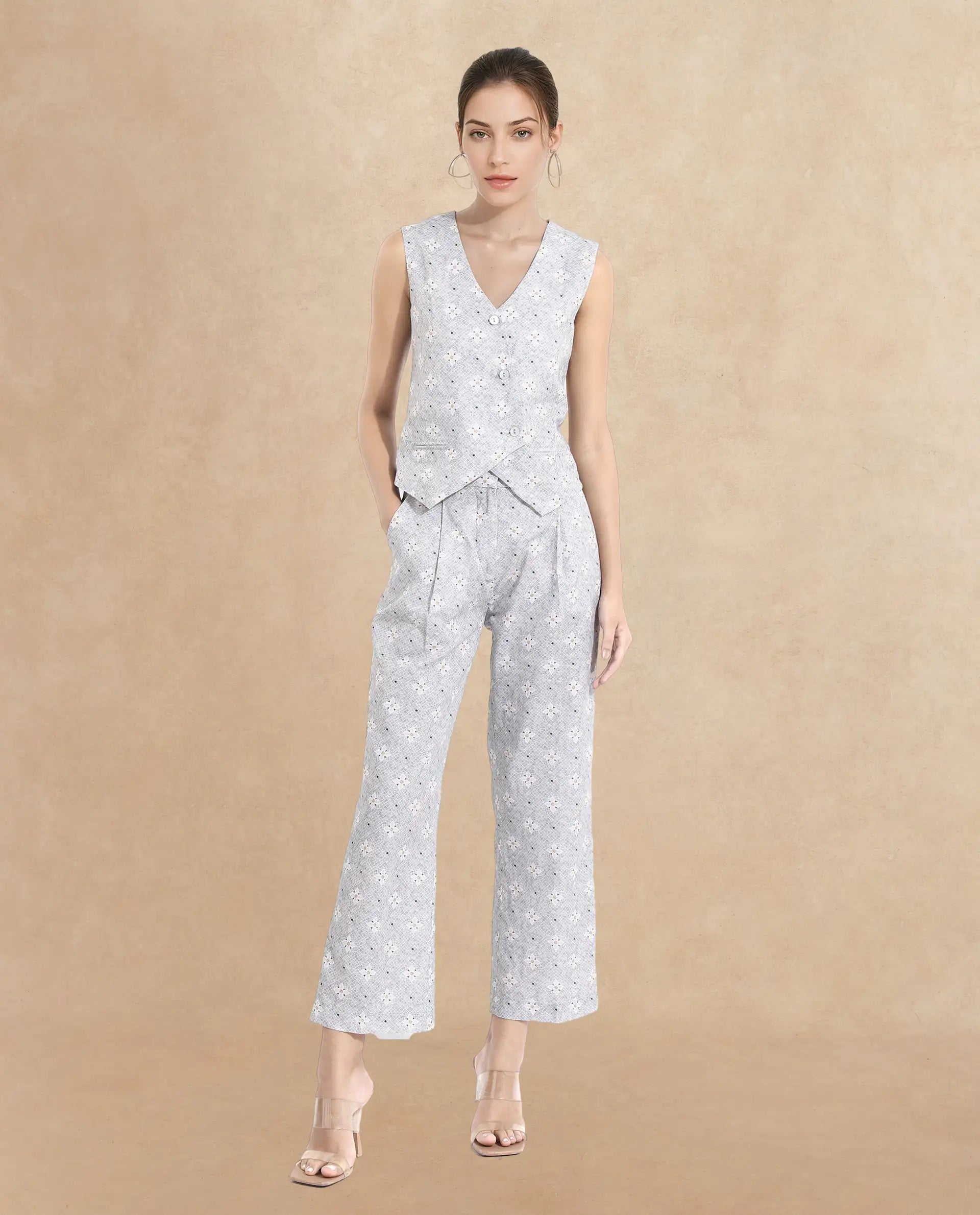 Rareism Women Lavia Light Grey Sleeveless V-Neck  Cropped Floral Print Top