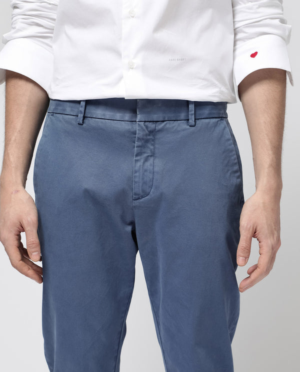 Rare Rabbit Mens Orany Blue Cotton Lycra Solid Mid Rise Overdyed Regular Fit Trouser