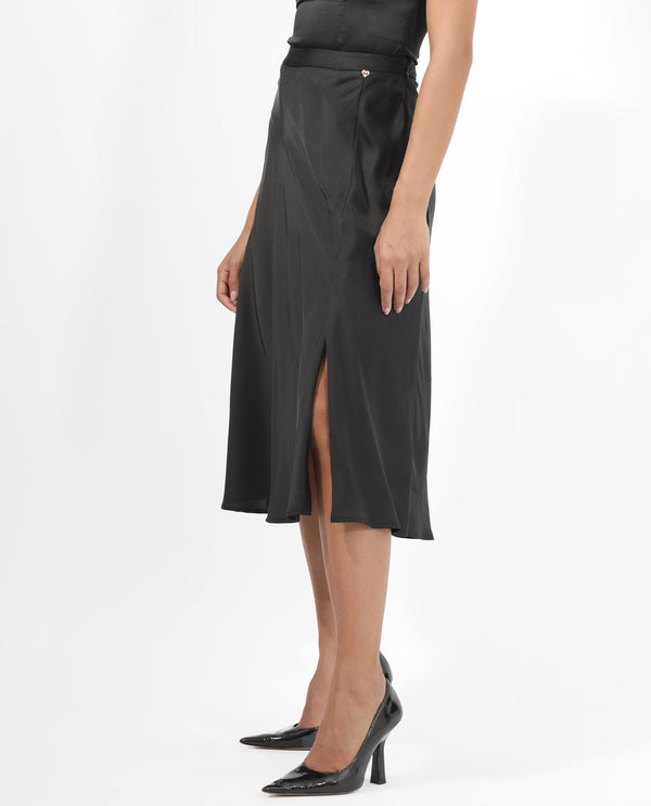 Rareism Women Ailsa Black Polyester Fabric Zip Closure Regular Fit Plain Knee Length Skirt