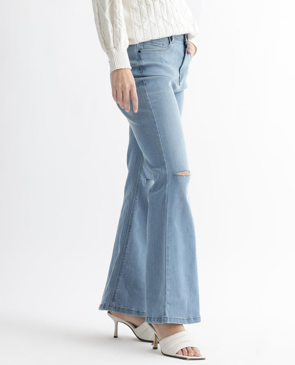 Rareism Women Fritillary Blue Cotton Lycra Fabric Mid Rise Solid Relaxed Fit Ankle Length Jeans