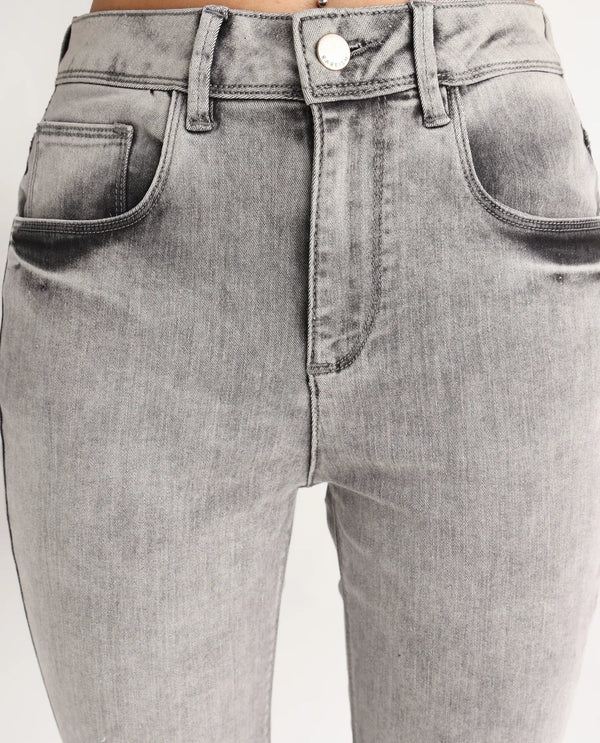Rareism Women Goliath Grey Cotton Lycra Fabric Mid Rise Solid Slim Fit Ankle Length Jeans