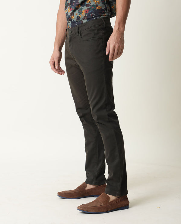 Rare Rabbit Men's Spoke-22 Olive Solid Mid-Rise Regular Fit Trouser