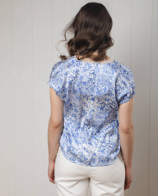 Rareism Women Annika Blue Polyester Fabric Short Sleeves V-Neck Extended Sleeve Regular Fit Abstract Print Top