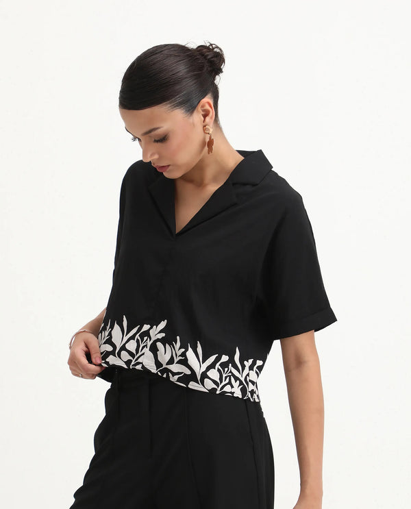 Rareism Women Janhemo Black 85%Viscose 15% Nylon Fabric Regular Sleeve Boxy Fit Cropped Floral Print Top