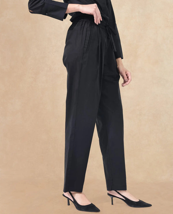 Rareism Women Juven Black Poly Lycra Fabric Regular Fit Mid Rise Solid Ankle Length Trousers