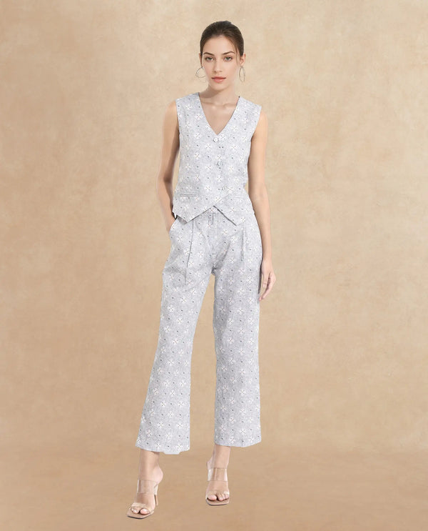 Rareism Women Lavia Light Grey Sleeveless V-Neck  Cropped Floral Print Top