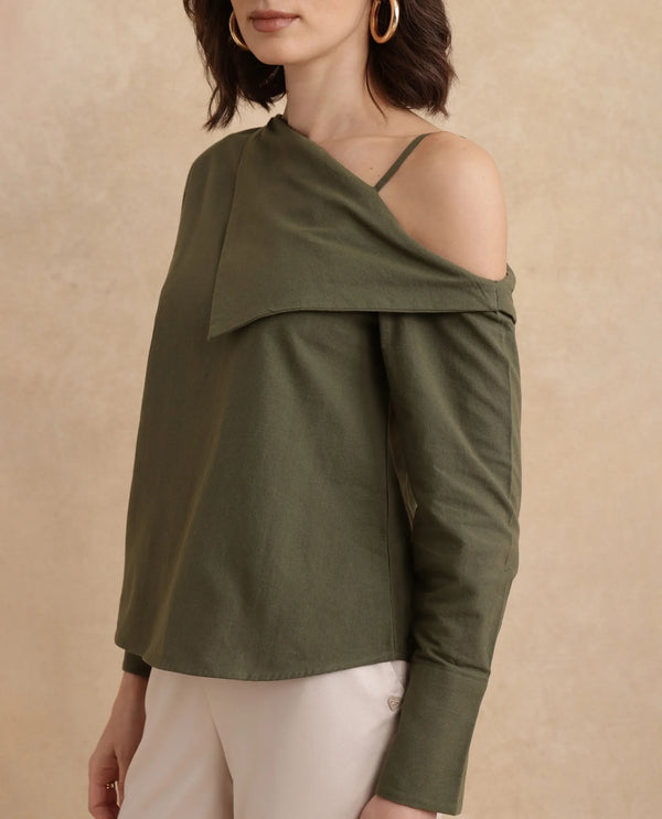 Rareism Women Nimlu Green Cotton Fabric Bishop Sleeve Collarless Plain Top