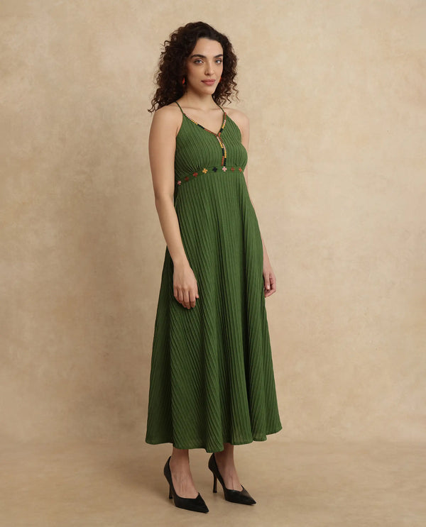 Rareism Women Ronad Green Polyester Blend Fabric Sleeveless V-Neck A-Line Maxi Plain Dress