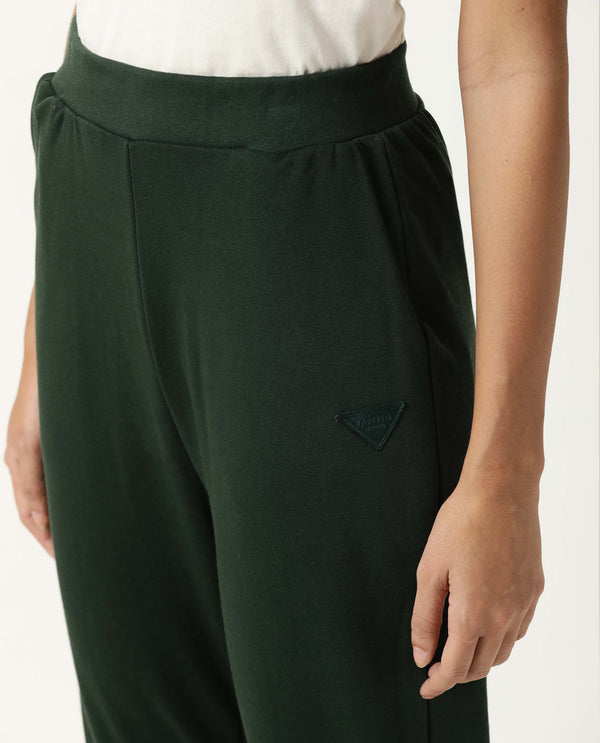 Rareism Women Simp Green Poly Cotton Fabric Tailored Fit Solid Mid Rise Ankle Length Track Pant