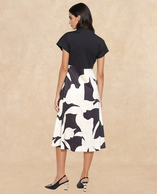 Rareism Women's Sopp White  V-Neck Zipper Closure Extended Sleeve Abstract Fit And Flare Midi Dress
