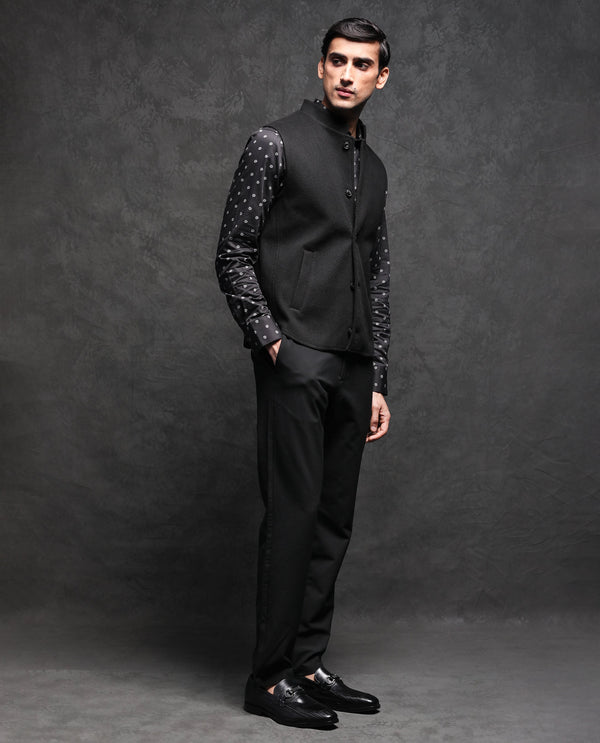 Rare Rabbit Men's Thermo Black Mandarin Collar Sleeveless Plain Jacket