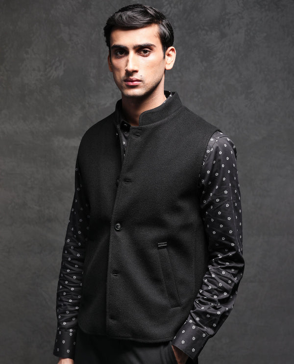 Rare Rabbit Men's Thermo Black Mandarin Collar Sleeveless Plain Jacket
