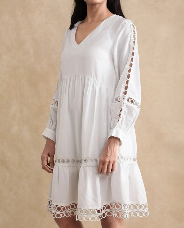 Rareism Women Wimbledon White Polyester Fabric Dyed Relaxed Fit Below Knee Length Dress