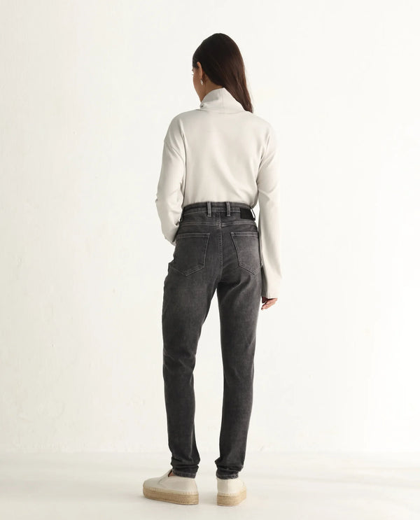 Rareism Women Zaisho Grey Cotton Elastane Fabric Solid Regular Length Jeans